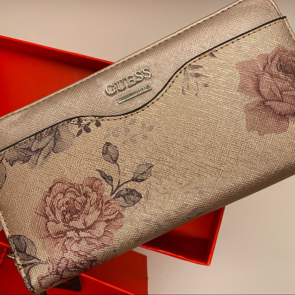 Guess Los Angeles women’s wallet.